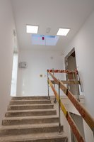 Schody w trakcie budowy.