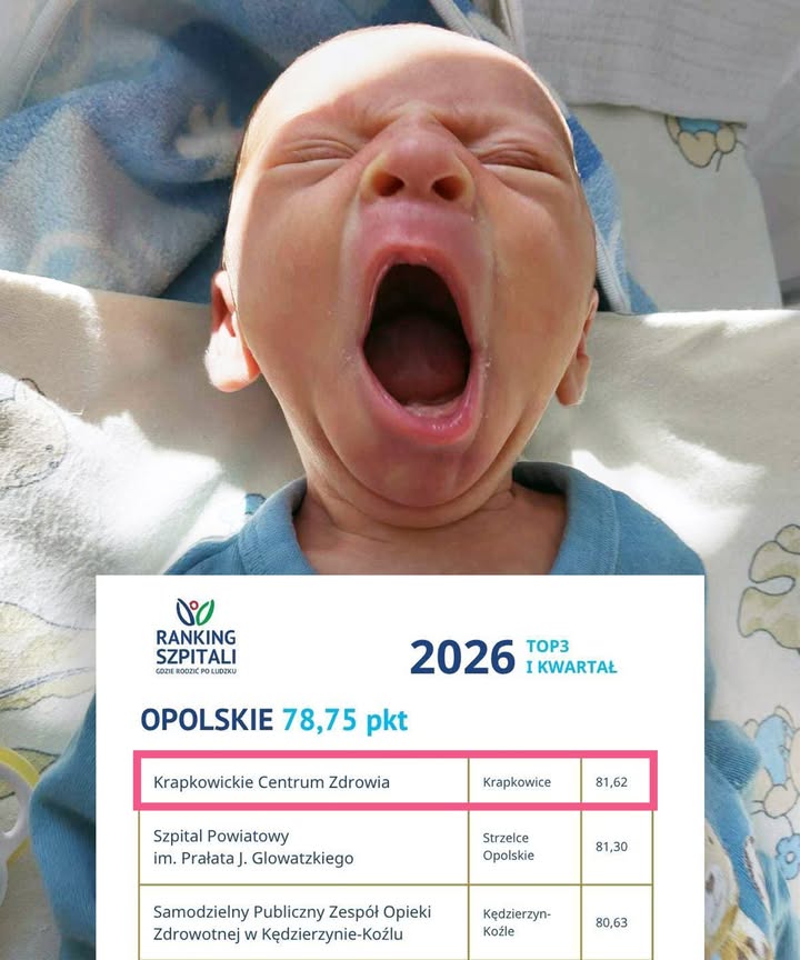 Noworodek z szeroko otwartą buzią.