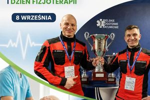 Fizjoterapeuci z pucharem.