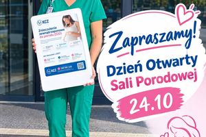 Pracownik medyczny z plakatem.
